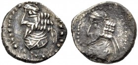 PERSIEN. Pakor I., Nachfolger des Vahsir 1. Hälfte 1. Jh. v. Chr. Hemidrachme. Drap. Büste mit Diadem und Kunstfrisur n.l. im Perlenkreis. Rv. Büste e...