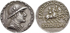BAKTRIEN. Eukratides I., 171-135 v. Chr. Tetradrachmon. Drap. und gep. Büste n.r. mit indischem Helm; Helm verziert mit Tierohr und Horn. Rv. ΒΑΣΙΛΕΩΣ...