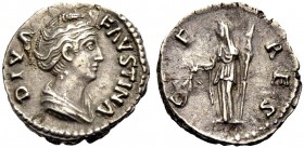 KAISERZEIT. Faustina senior (gest. 141), Gemahlin des Antoninus Pius. Denar, postum, nach 141 Drap. Büste mit hochgebundener Frisur n. r. DIVA FAVSTIN...