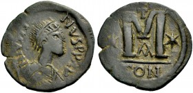 Iustinus I., 518-527. Ein zweites, ähnliches Stück, um 518-522. Verwilderte Büste mit Diadem n. r. Rv. Großes M, Off. A, im Abschnitt CON. Von etwas v...