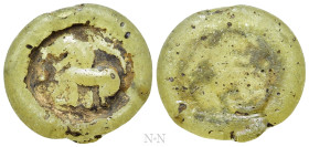 ROMAN GLASS WEIGHT. Yellow weight (Circa 4th-3rd centuries)