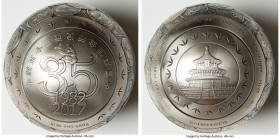 People's Republic silver "Panda Gold 35th Anniversary" Panda Sphere 2017 UNC, Shanghai mint, PAN-Unl. Mintage: 1982. 888gm.This commemorative Limited ...