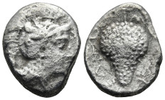 CILICIA. Soloi. (Circa 385-350 BC)
AR Stater (18,5mm 7,4g)
Obv: Helmeted head of Athena to right, helmet decorated with a griffin
Rev: Grape bunch ...