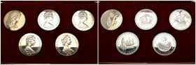 Regno Unito - set di 5 monete da 1 corona 1979 Ag. - in cofanetto e scatola originali.

SPEDIZIONE IN TUTTO IL MONDO - WORLDWIDE SHIPPING

FS