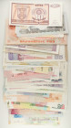 Mondiali - Lotto di 49 banconote nominali e anni vari

SPEDIZIONE IN TUTTO IL MONDO - WORLDWIDE SHIPPING

VF-UNC