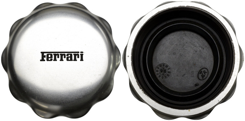 Tappo originale del serbatoio di benzina inciso con il logo "Ferrari". Lotto di ...