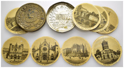 Lotto di una serie di dischetti souvenir raffiguranti edifici e monumenti della città di Lione, tra cui: Cathédrale St. Jean (Cattedrale di San Giovan...