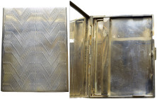 Portasigarette databile agli anni '30-'40 del XX secolo, caratterizzato da una decorazione esterna a motivo chevron inciso con linee geometriche elega...