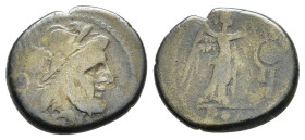 SERIE ANONIMA (dopo il 211 d.C.). Vittoriato per Roma. AR (g 2,53). Testa laureata di Giove a destra. R/ Vittoria stante a destra, incorona trofeo. Cr...