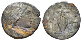 L. MEMMIUS (109-108 a.C.). Denario per Roma. AR (g 3,79). Testa maschile a destra, con corona di quercia. R/ I Dioscuri in piedi di fronte, tra i loro...