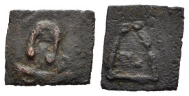 CEYLON. Periodo di Anuradhapura, c. I secolo a.C. - 1 secolo d.C.. Unità quadrata. AE (g 0,46). Toro(?). R/ Triangolo. Cf. Pieper 3226