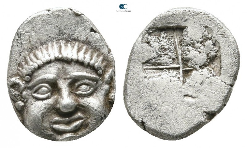 Macedon. Neapolis circa 500-480 BC. 
Obol AR

10 mm., 0,79 g.

Gorgoneion w...