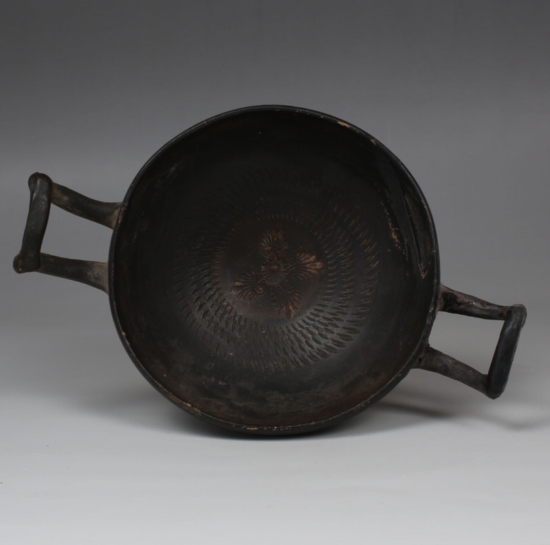 Greek kylix with palmettes decoration

ITEM: Kylix with palmettes decoration
...