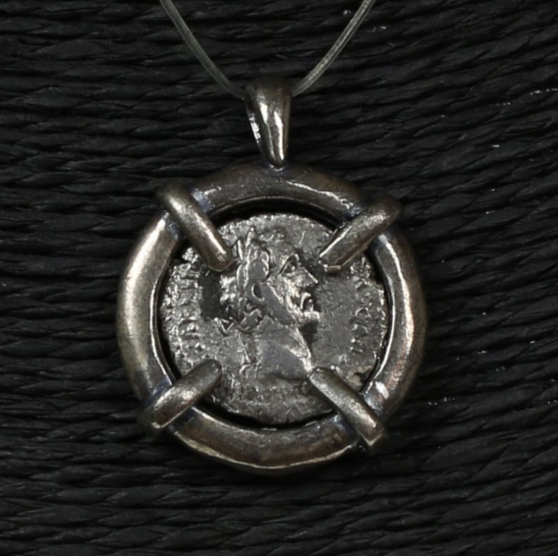 Modern pendant with Antoninus Pius denarius

ITEM: Modern pendant with Antonin...