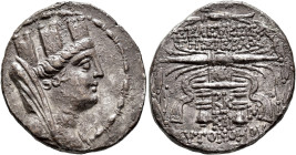 GRECIA ANTIGUA. SIRIA. Seleucia del Tigris. Tetradracma (S. I a.C.). A/ Cabeza de Tyche a der. R/ Haz de rayos sobre escabel, entre las patas BK, a de...