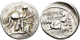 REPÚBLICA ROMANA. AEMILIA. M. Aemilius Scaurus y Pub. Plautius Hypsaeus. Denario. Roma (58 a.C.). A/ Aretas de rodillas con rama de olivo, detrás came...