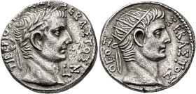 IMPERIO ROMANO. TIBERIO. Alejandría. Tetradracma (20-21 d.C.). A/ Cabeza laureada de Tiberio a der. R/ Cabeza de Augusto radiada a der. VE 13,59 g. 26...