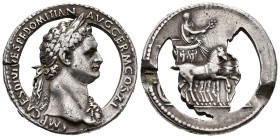 IMPERIO ROMANO. DOMICIANO. Medallón de plata. Roma. A/ Cabeza laureada y con égida a der.; IMP. CAES. DIVI. VESP. DOMITIAN AVG. GERM. COS. XI. R/ El e...