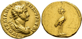 IMPERIO ROMANO. TRAJANO (bajo Adriano). Roma. Áureo (117-118). A/ Busto laureado, drapeado y acorazado a der.; DIVO TRAIANO PARTH AVG. R/ Fénix radiad...