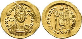 IMPERIO ROMANO. LEÓN I. Constantinopolis. Sólido (462-466). A/ Busto frontal con casco y diademado de perlas, coraza, escudo y lanza; D N LEO PERPET A...