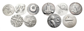 FRANCISCO FRANCO. Lote de 10 medallas de plata con diseños y firma de Salvador Dalí, con un peso de 50-51 g cada una y 999.9 milésimas. EBC/SC.