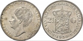 KONINKRIJK DER NEDERLANDEN - WILHELMINA 1890–1948
2½ Gulden of rijksdaalder 1938 Hoofd naar links. Mt. mercuriusstaf. TYPE IV b (1937–1940). ‘Ouder h...