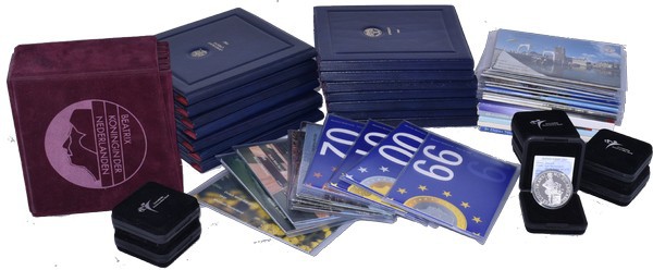 LOTS
Lot Beatrix Bestaande uit de complete serie proofsets 1982-2001 en de seri...