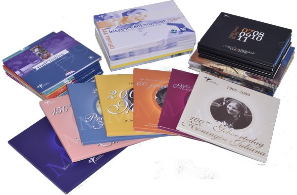 LOTS
Lot Euromunten Nederland Bestaande uit: BU Sets 2007, 2008, 2009 en 2010, ...