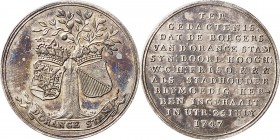 Medals
HISTORIEPENNIGEN - HISTORICAL MEDALS - UTRECHT. DOORTOCHT VAN PRINS WILLEM IV. 1747 Penning voor de wachthebbende burgers. Oranjeboom met de w...