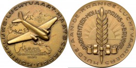 Medals
HISTORIEPENNIGEN - HISTORICAL MEDALS - TERUGKEER VAN DE UIVERBEMANNING 1934, by door (M. Kutterink vz. / M. Fleur kz.). De Uiver vliegend naar...