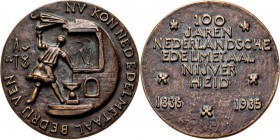 Medals
HISTORIEPENNIGEN - HISTORICAL MEDALS - 100 JAAR NEDERLANDSE EDELMETAALNIJVERHEID 1935, by door (F. Hoevenagel). Smidse met werkman, trekkend a...