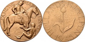 Medals
HISTORIEPENNIGEN - HISTORICAL MEDALS - DEENSE HULP AAN NEDERLAND 1945/(1946), by door (G. Brinkgreve). St. Martinus te paard SANCTVS MAR–TINVS...