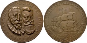 Medals
HISTORIEPENNIGEN - HISTORICAL MEDALS - EERSTE SCHEEPVAART NAAR OOST INDIË DOOR CORNELIS EN FREDERIK DE HOUTMAN 1950, by door J. Hekman & J. Ph...