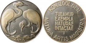 Medals
VERENIGING VOOR PENNINGKUNST - AMSTERDAM. ARTIS (1930), by door Tjipke Visser. Twee naar elkaar gewende kraanvogels. Kz. door de directeur van...