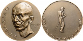 Medals
VERENIGING VOOR PENNINGKUNST - J.F. BUZIAU 1938, by door M. Gobius. Portret naar links. Kz. de komiek in een van zijn bekende poses met randsc...