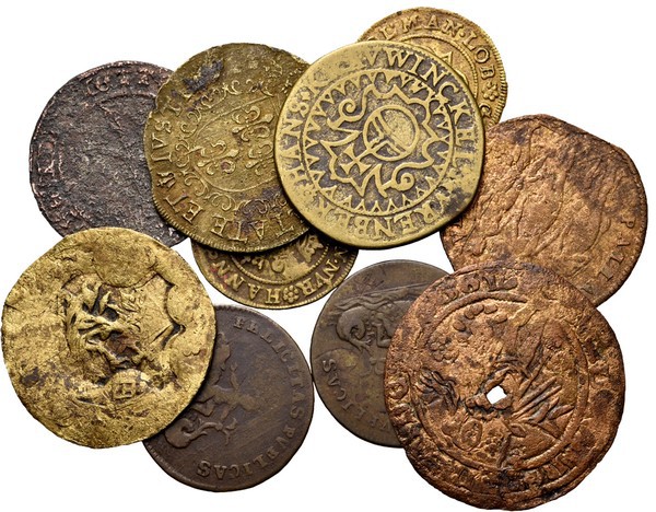 Medals
LOTS - Lot Rekenpenningen (10) Voornamelijk bodemvondsten. Diverse kwali...