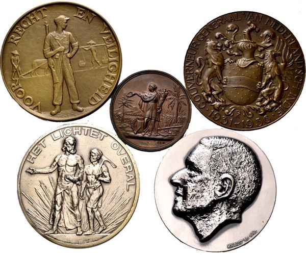 Medals
LOTS - Lot Nederlands-Indië (5) z.j. O.a. Prijspenning Indisch Instituut...