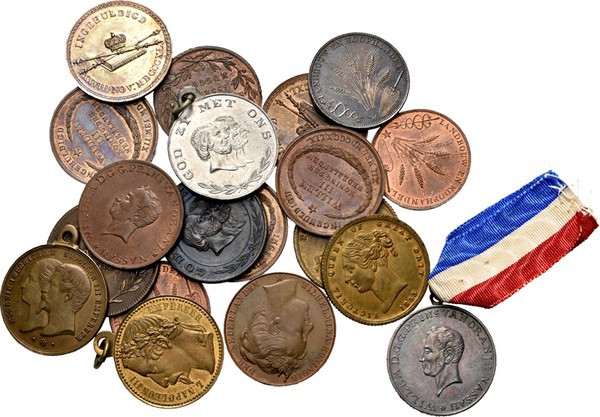 Medals
LOTS - Lot Penningen Nederland Voornamelijk bestaande uit Inhuldigingspe...