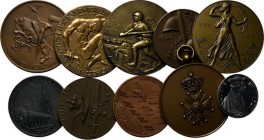Medals
LOTS - Lot Penningen (10) Voornamelijk Nederlandse exemplaren, echter ook iets buitenland. Voornaamste thema: Oorlog. Waaronder: ONTZET DOOR D...