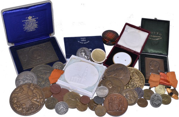 Medals
LOTS - Lot Penningen Nederland & Europa O.a. Steunpenningen 1914 door Wi...