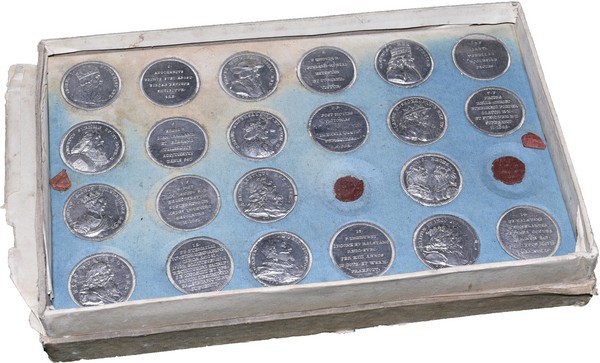 Medals
LOTS - Lot Sweden Old box containing uniface museum replicas of medals d...