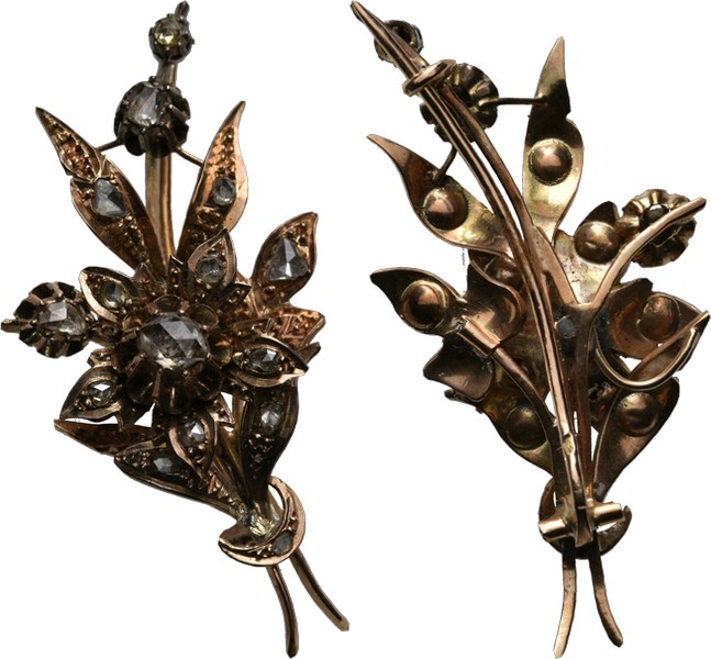 Miscelancious
Gouden broche. Floraal motief, ingelegd met roosgeslepen diamante...