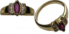 Miscelancious
Gouden ring. Bezet met een marquise geslepen robijn en zes briljanten. Ringmaat 16.5 mm. Gemerkt: 14 krt.