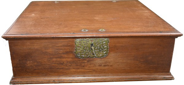 Miscelancious
Houten kist. 20e eeuw. Voorzien van koperen beslag met werkend sl...