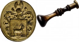 Miscelancious
Lakzegelstempel 19e eeuw. Benen handvat met geelkoperen stempelvlak en een gestoken wapenschild voorstellende een staande bok. H: 107.2...