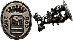 Miscelancious
Zilveren lakzegelstempel. 18e eeuw. Het stempelvlak is voorzien van een wapenschild tussen COR / DOVA, het heft bestaande uit twee inee...