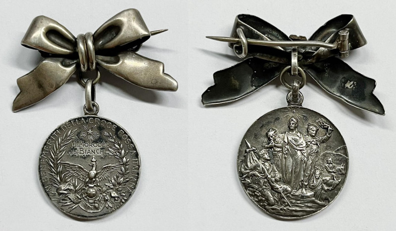 Croce Rossa. Medaglia mignon portativa "Ai benemeriti della Croce Rossa Italiana...