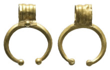 Roman gold pendant in the form of crescent. 0.50 g 15.07 mm