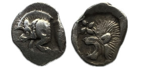 Misia. Pérgamo. Tetradracma. Cistofórico 133-67 a.C. (Kleiner, Hoard 27. SNG París 1729). Anv.: Cista mystica con tapa entreabierta de la que sale una...