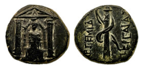 Pamfilia. Perge. 50-30 a.C. (SNG France 373-8). Anv.: Estatua de Artemis sentada en trono de frente dentro de templo. Rev.: Arco y carcaj, alrededor l...